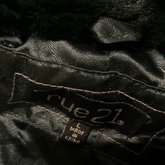 Rue21 Green Soft Faux Fur Coat - Picture 3 of 10